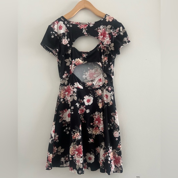 Vintage No Boundaries Floral Super Soft Stretch Back Cut Out Mini Dress Sz S - Picture 2 of 2